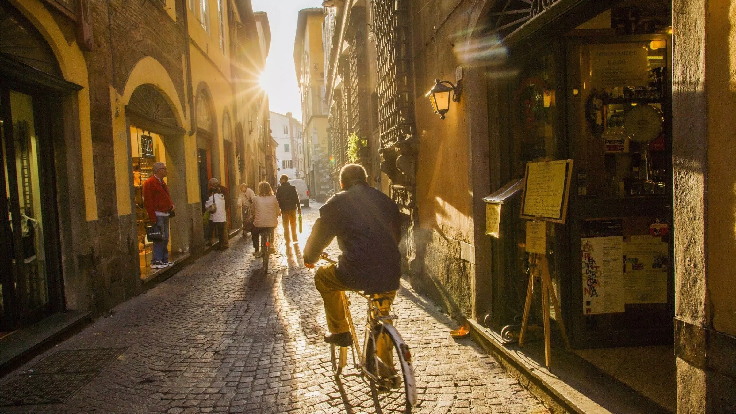 In den schmalen Gassen der Altstadt von Lucca