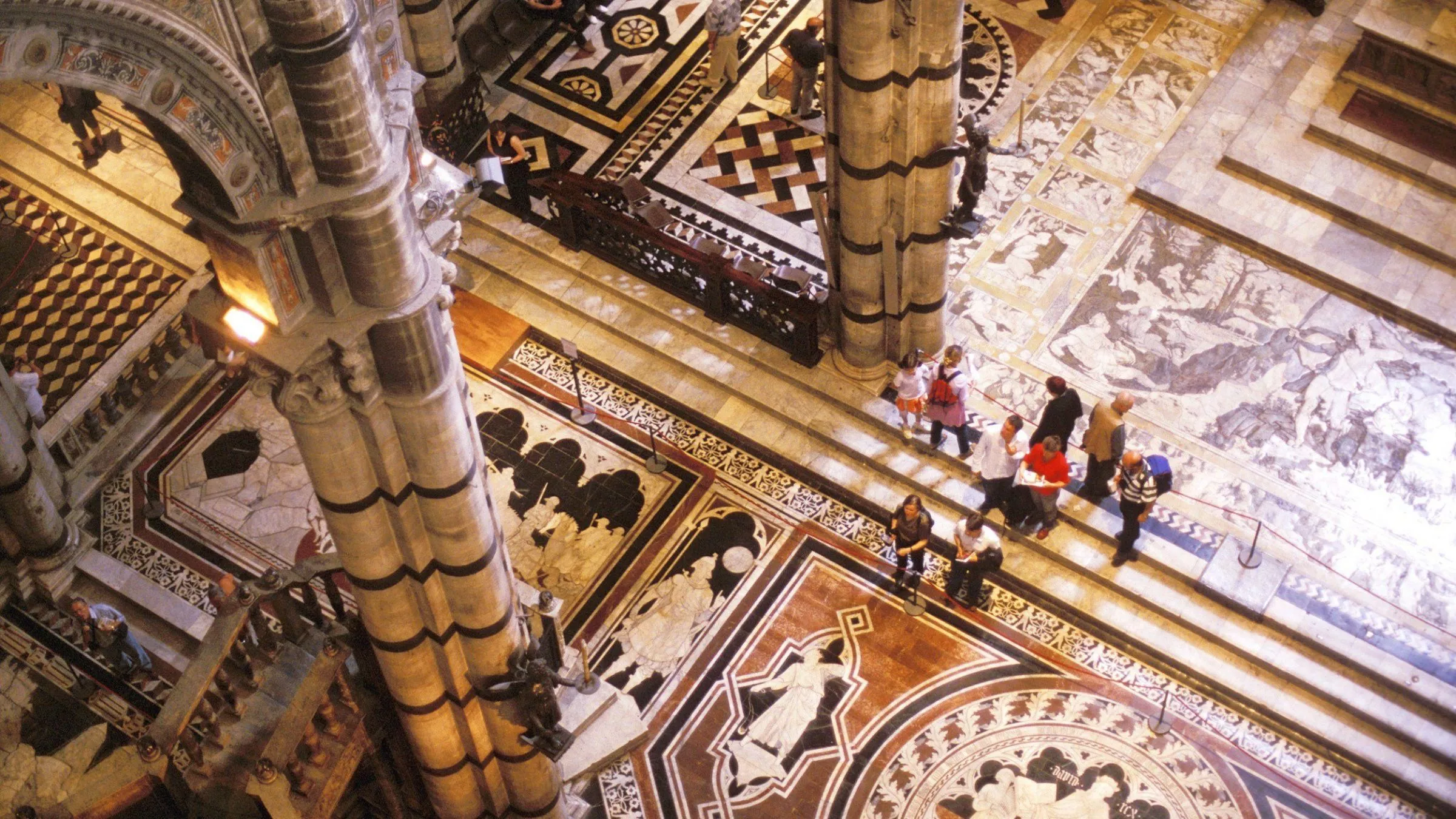 Die Bilder auf dem Fußboden der Kirche sind weltberühmt