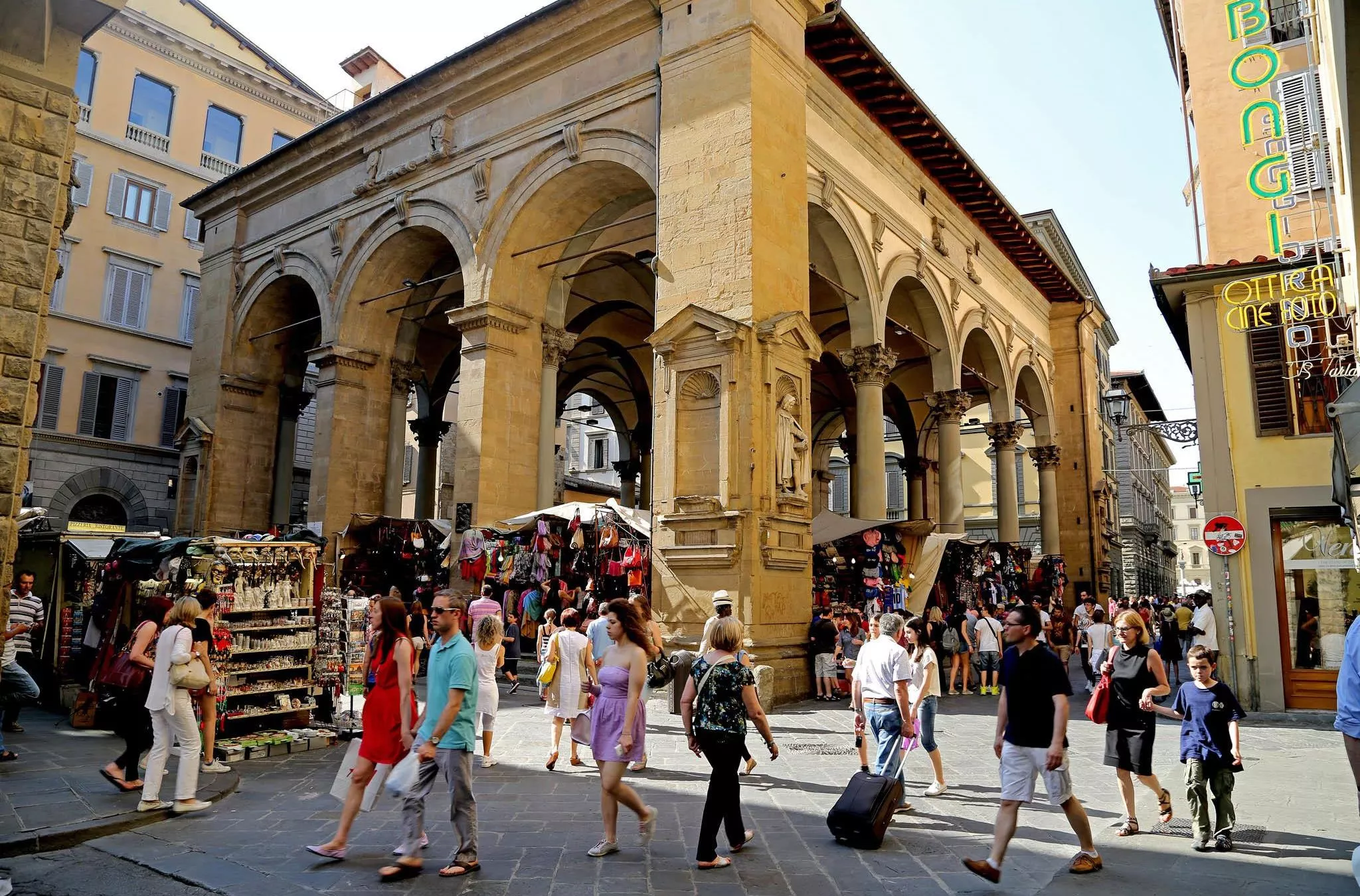 Bummel durch Florenz: Die Loggia del Porcellino, einst Markthalle, wurden nach griechischem Vorbild errichtet