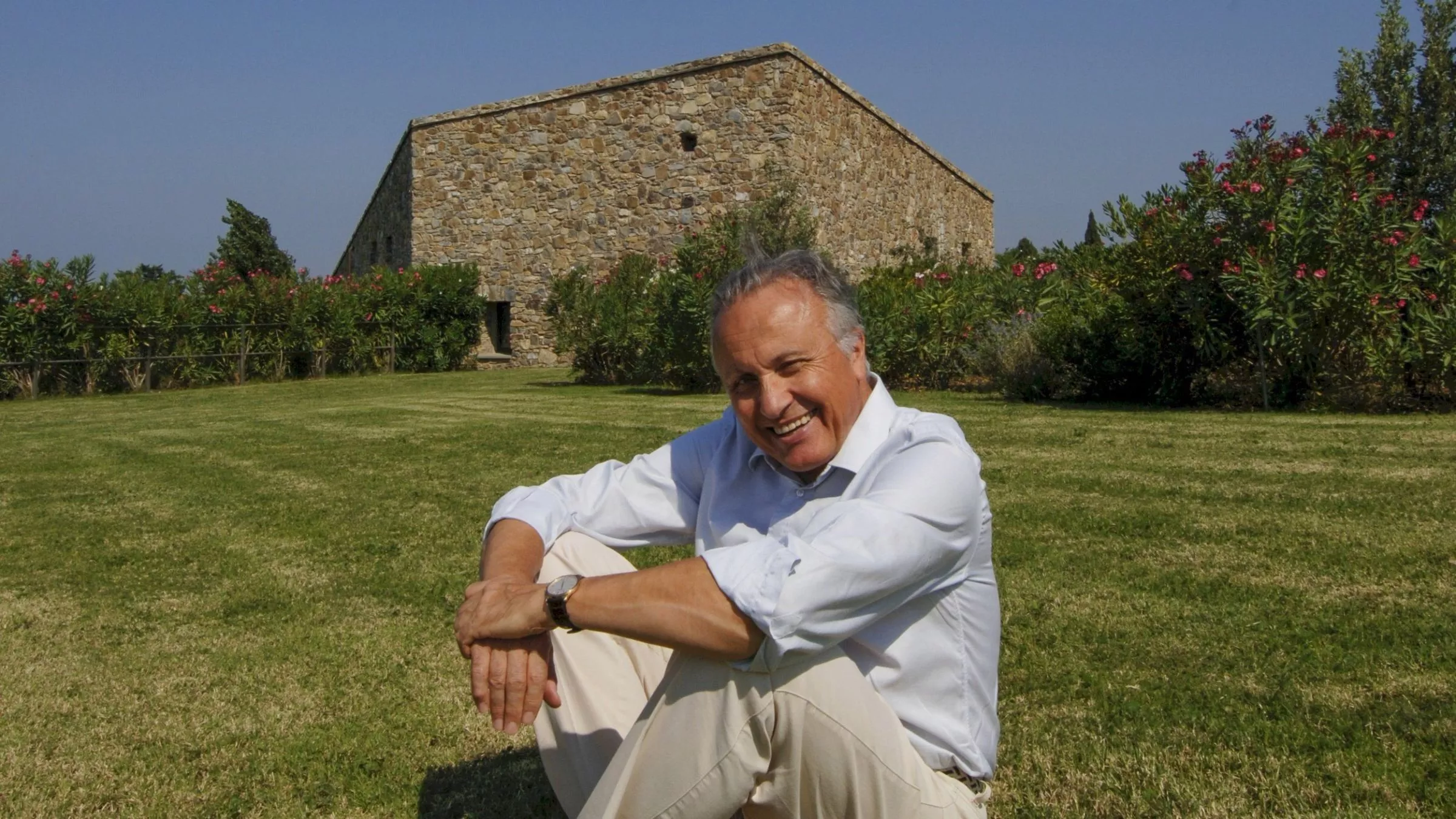 Spitzenwinzer Angelo Gaja hat seine Kellerei „Haus der endlosen Verhandlungen“ getauft – in Anlehnung an die 18 Reisen in die Toskana, die zum Feilschen um das Grundstück nötig waren