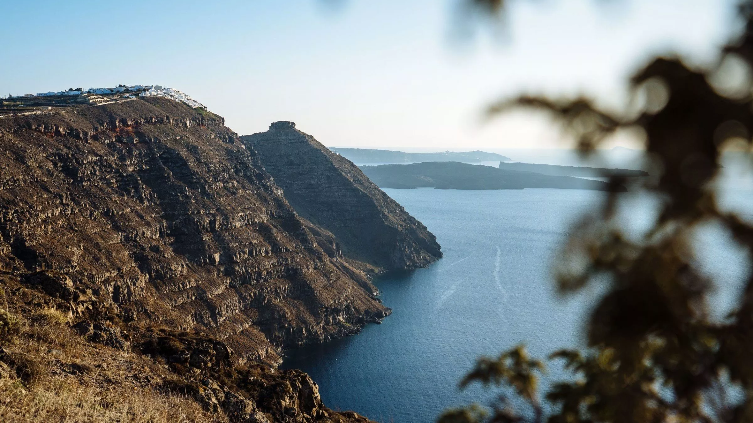 Durch eine Explosion für immer getrennt - die fünf Inseln von Santorin ©Oliver Raatz