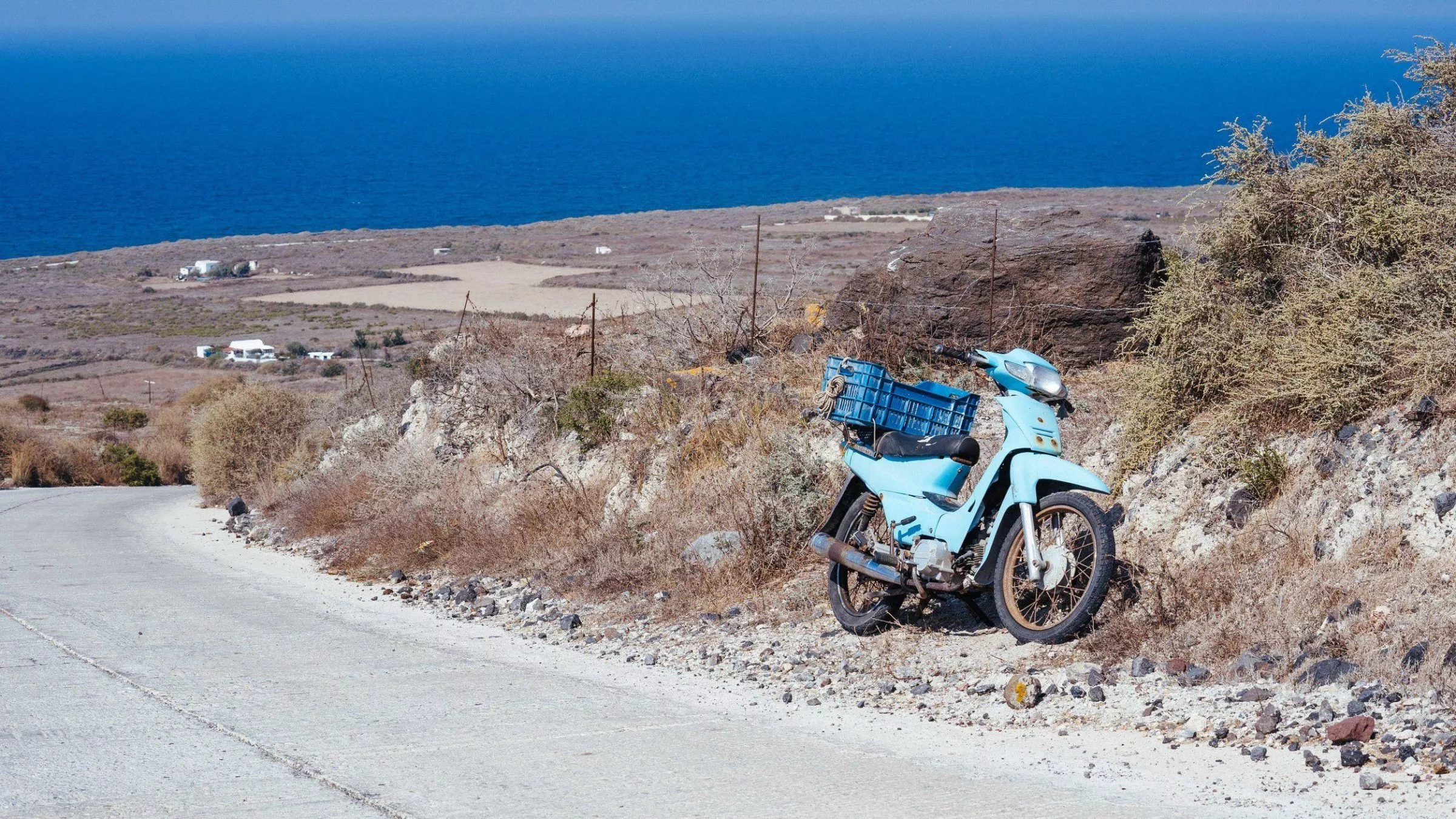Fast wie Fahrrad fahren, nur ohne Anstrengung – mit dem Scooter auf Santorin