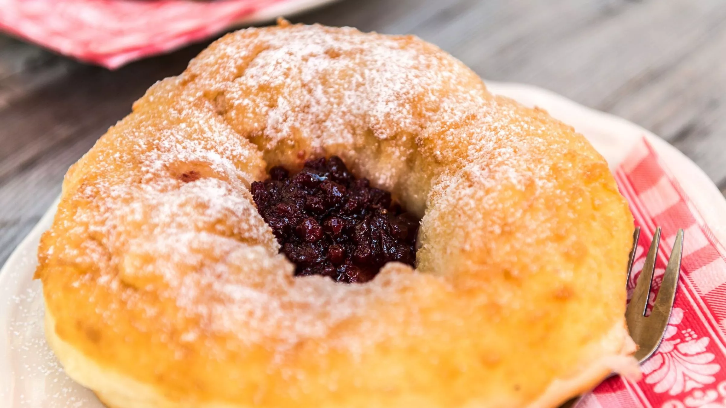 Bauernkrapfen mit Preiselbeeren