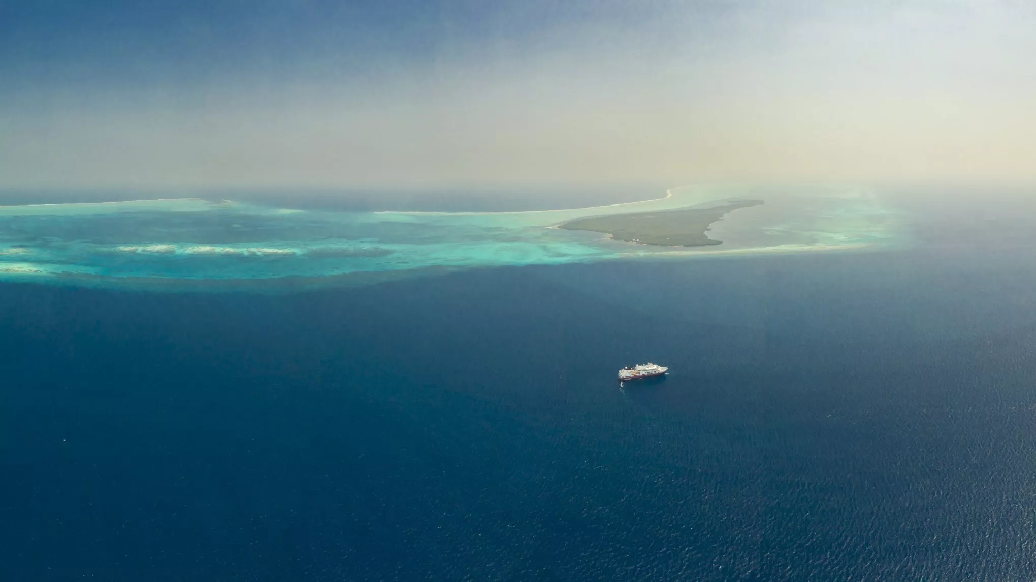 Die "Fram" am Lighthouse Reef, wo sich auch das Great Blue Hole befindet, Belize