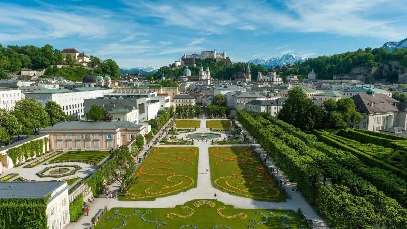 Erhaben thront die Festung Hohensalzburg über der Altstadt und dem prächtigen Mirabellengarten © Günter Breitegger