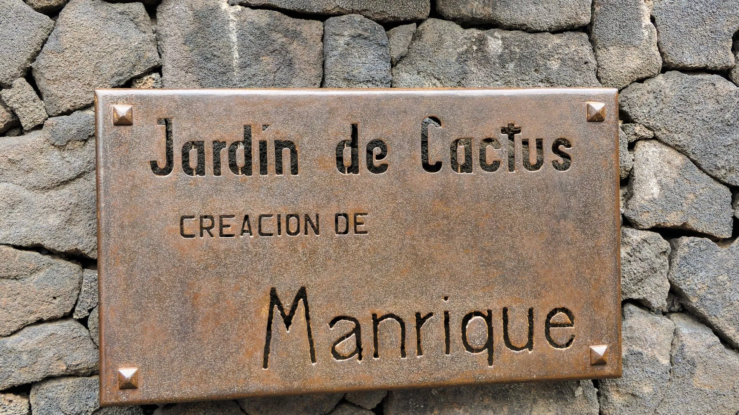 Hereinspaziert – mehr als 7000 Kakteen gibt es in dem gleichnamigen Garten, erschaffen von Lanzarotes berühmten Künstler César Manrique