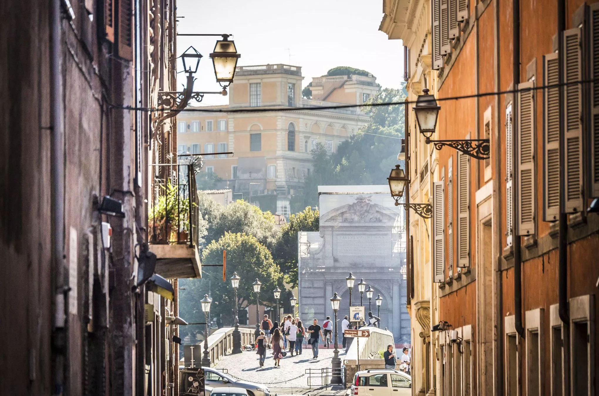 Einmal über die Ponte Garibaldi und schon ist man im lauschigen Quartier Trastevere