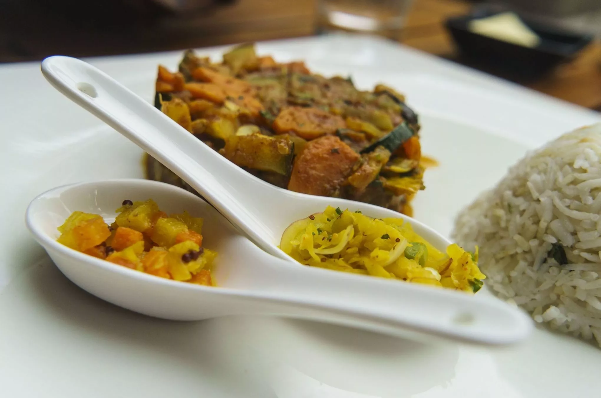 Ohne geht es nicht: Curry gibt es in allen Variationen in den Restaurants, hier einmal ohne Fleisch