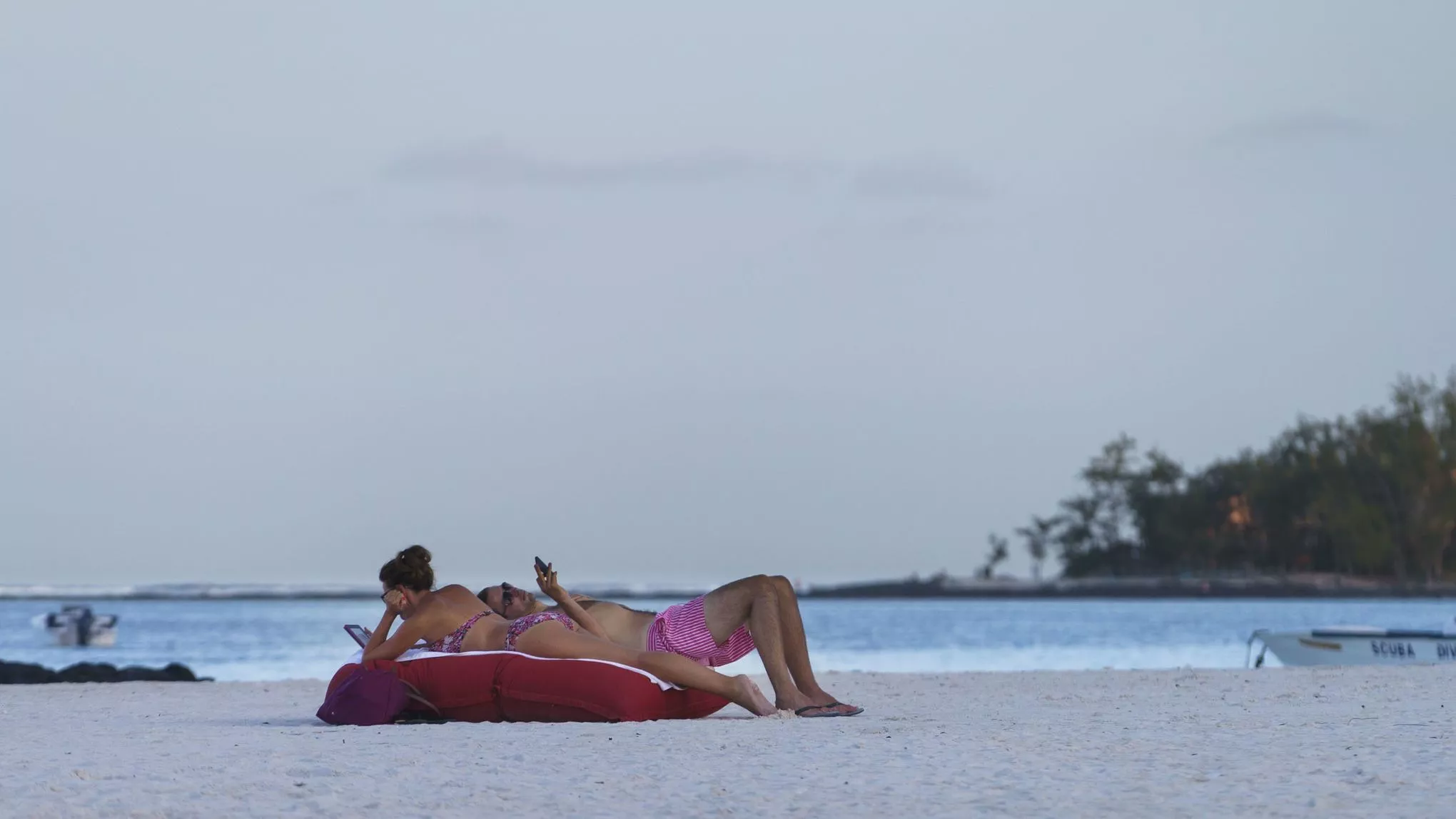 Am Strand des Hotels "Lux Belle Mare"