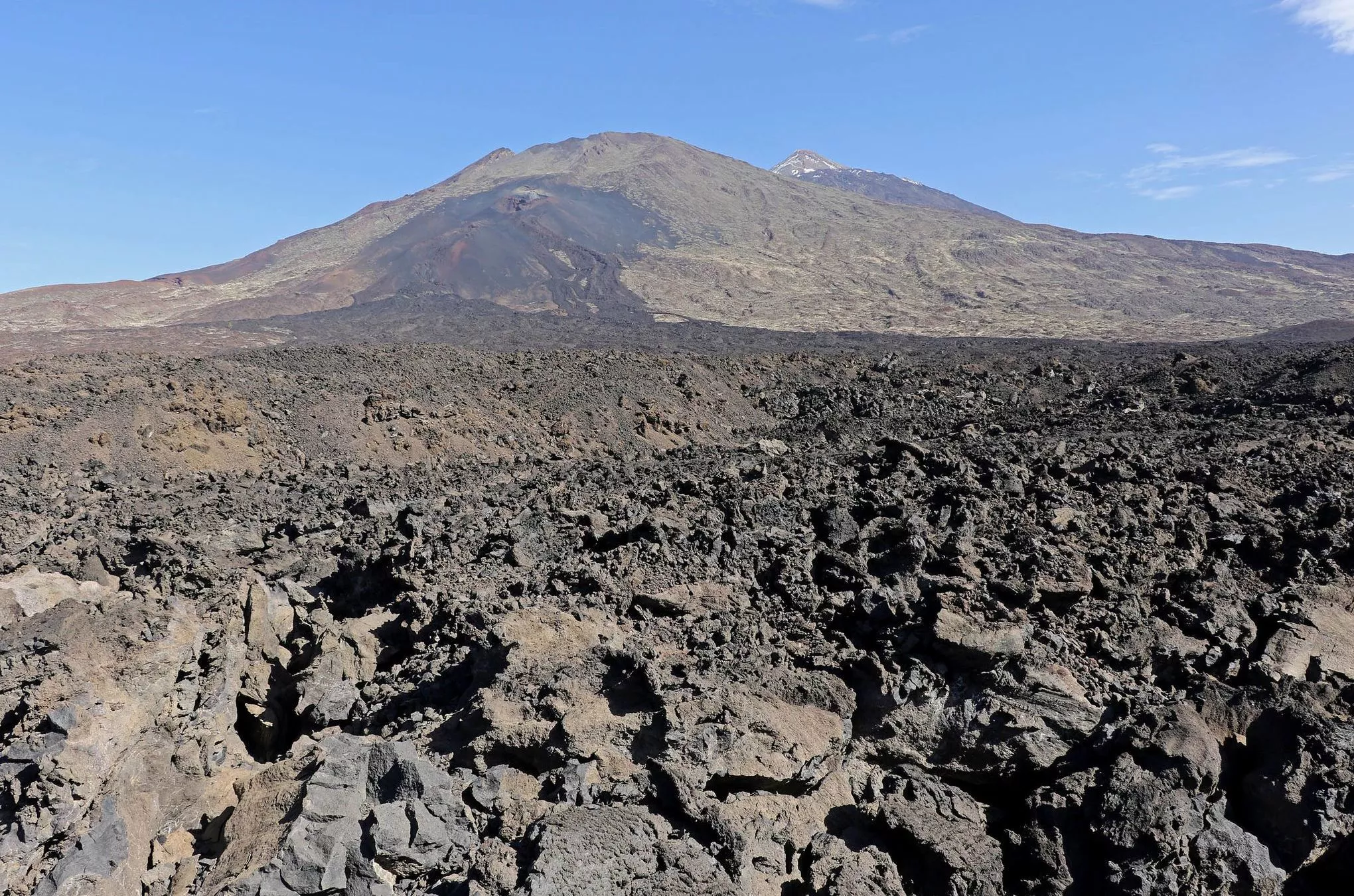 Dunkles Vulkangestein im Teide Nationalpark, der seit 2007 zum UNESCO-Weltnaturerbe gehört