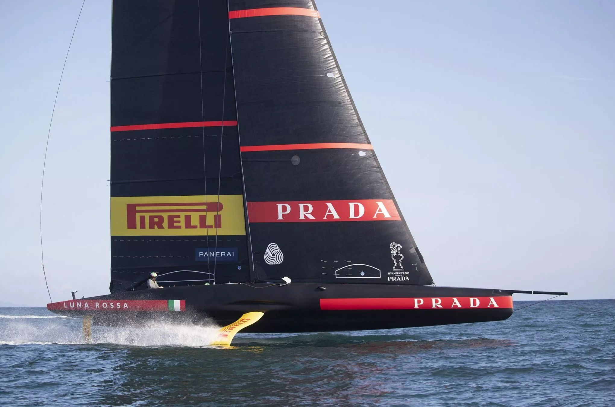 Das Luna Rossa Prada Pirelli Team segelt zum Auftakt im April in heimischen Gewässern