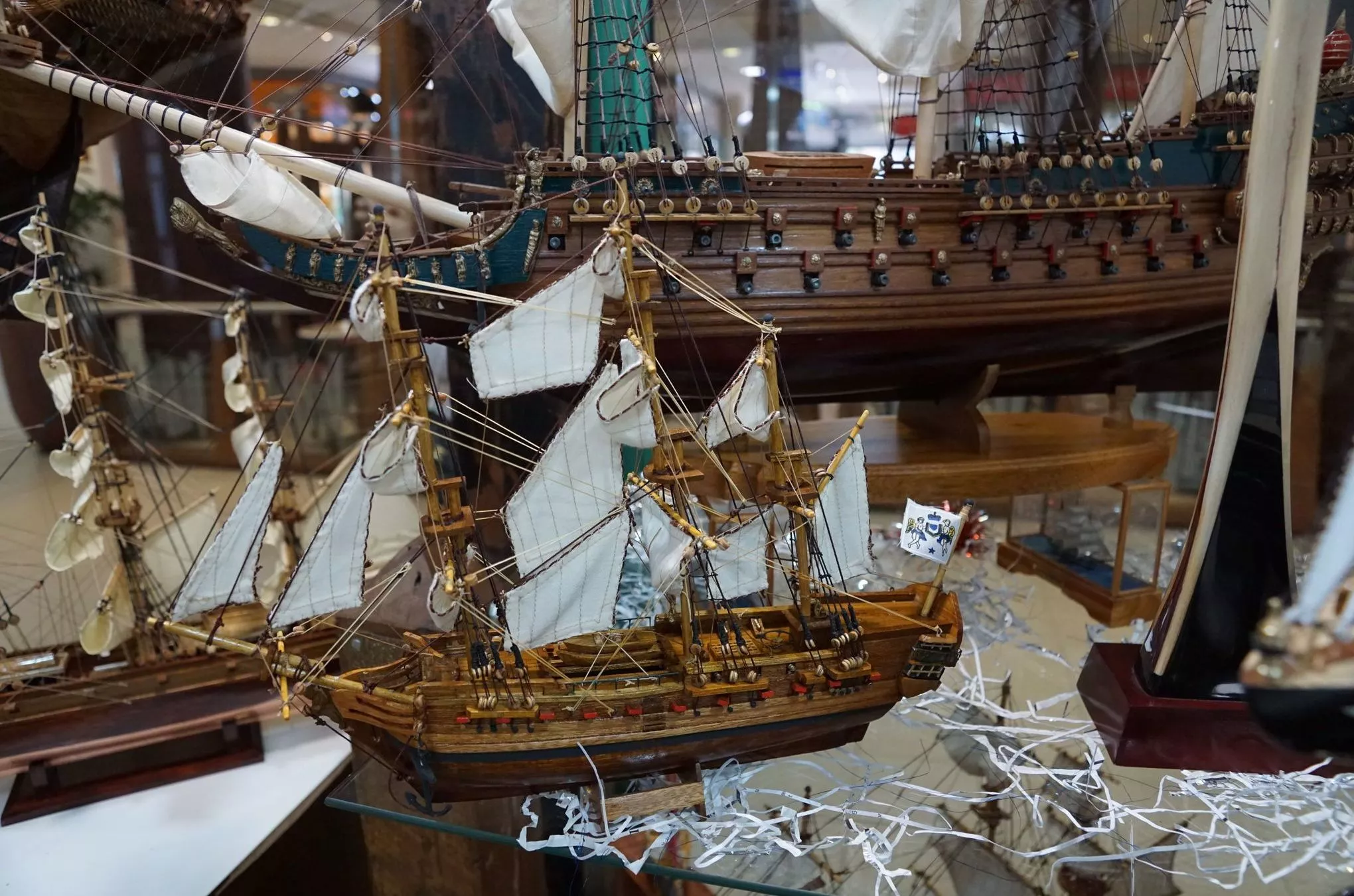 Handgefertige Schiffsmodelle, detailgenau nachgebaut, in klein und groß, in einem Souvenirshop