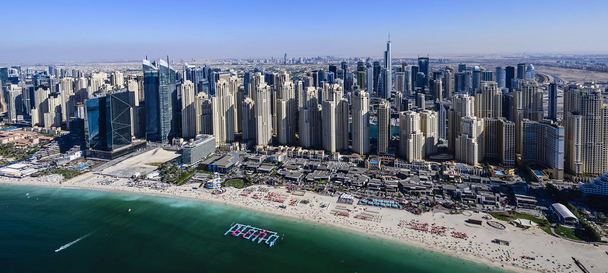 Blick auf den Jumeirah Beach aus der Vogelperspektive