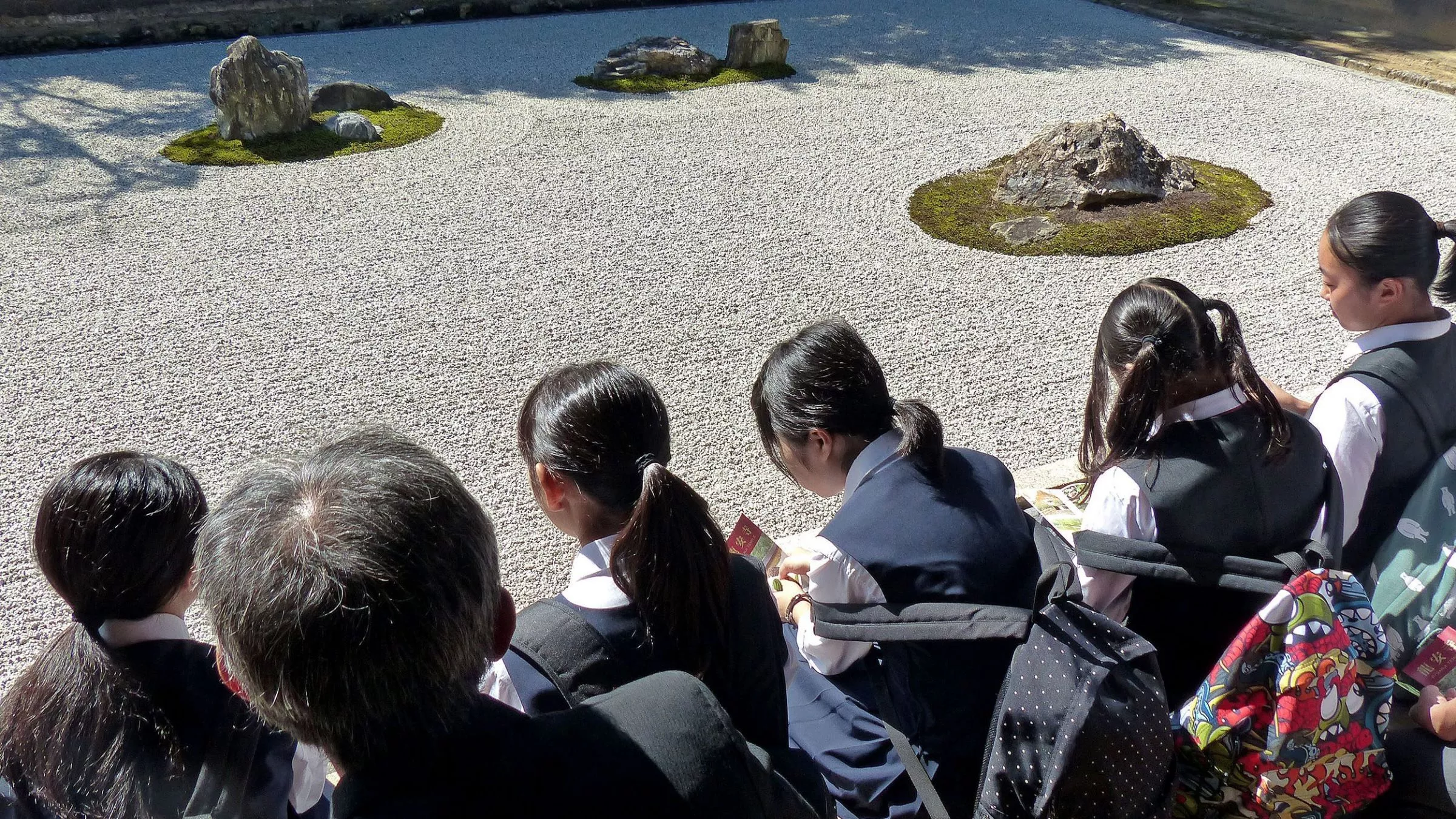 Ein Besuch im Zen-Garten des Ryōan-ji ist Pflicht für japanische Schüler