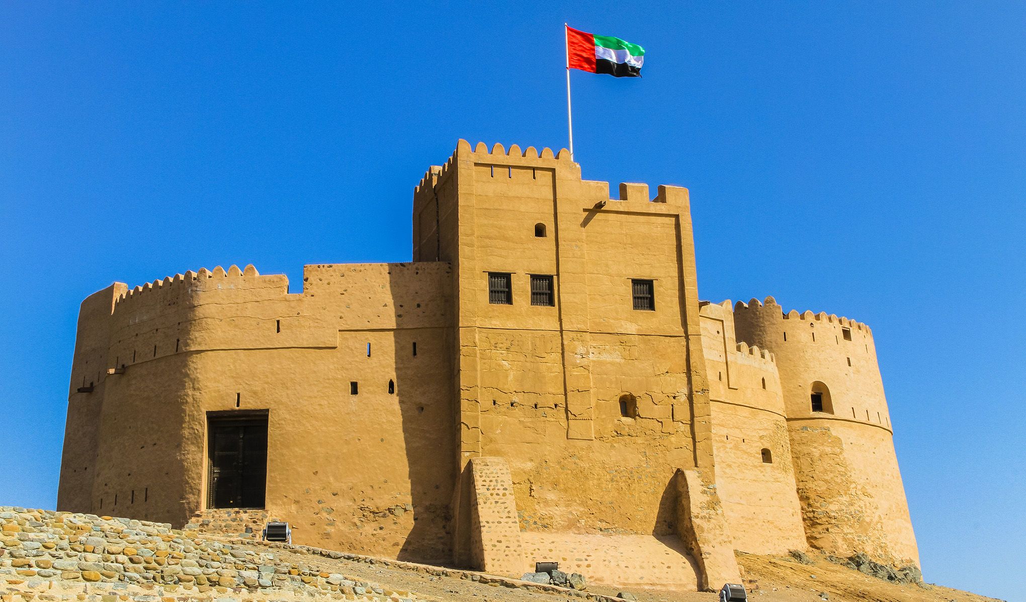 Das vollständig aus Lehmziegeln gebaute Fort von Fujairah etwas nördlich der Hauptstadt gilt als die Wiege des Emirats