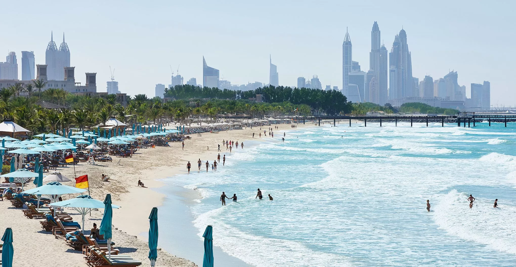 Dubais Vorzeigestrand auf Höhe des Madinat-Komplexes