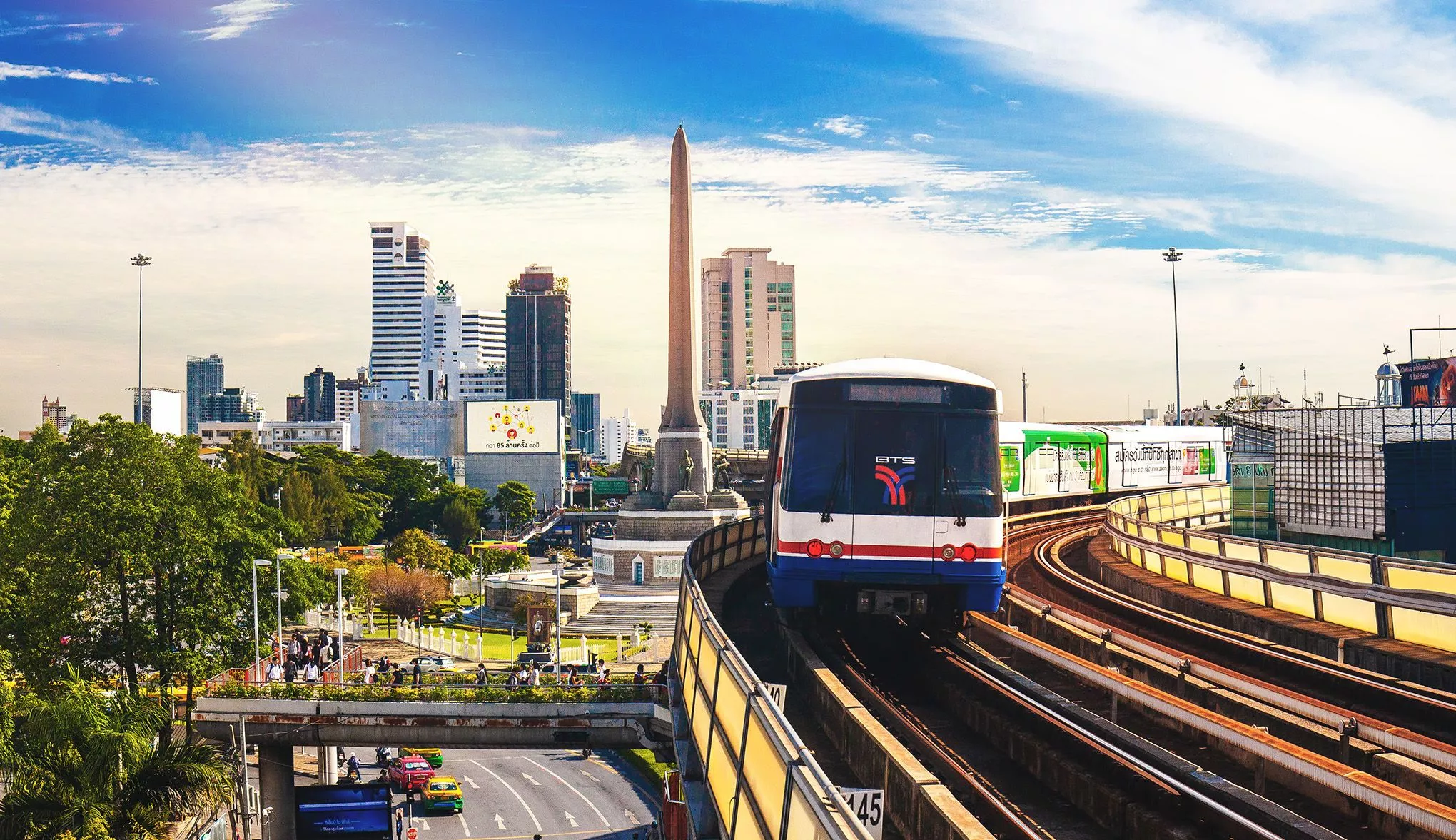 Mit dem Skytrain kommt man in Bangkok am schnellsten von einem Viertel ins nächste