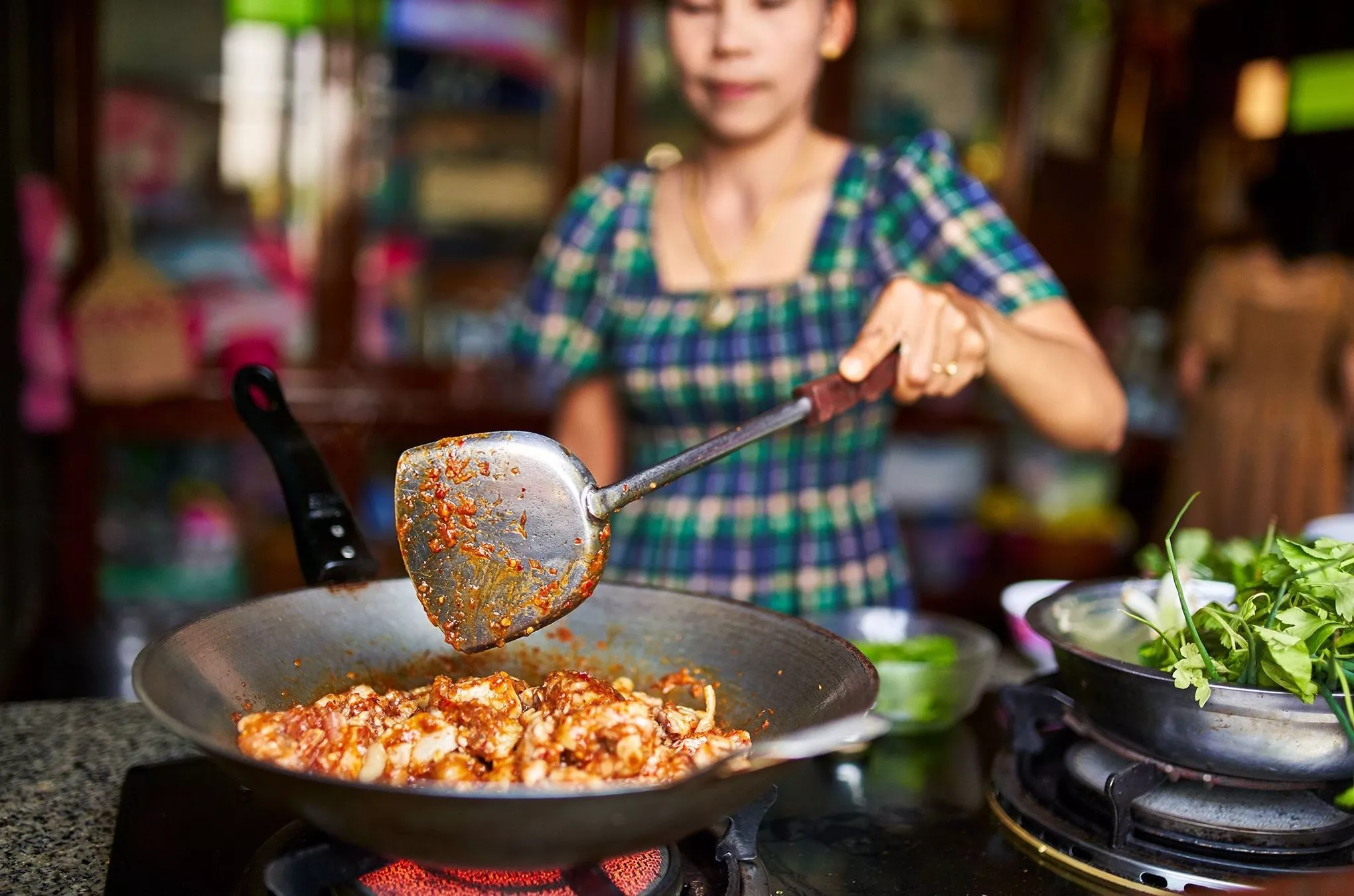 Traditionelle Thai-Curry werden nur kurz im Wok gegart