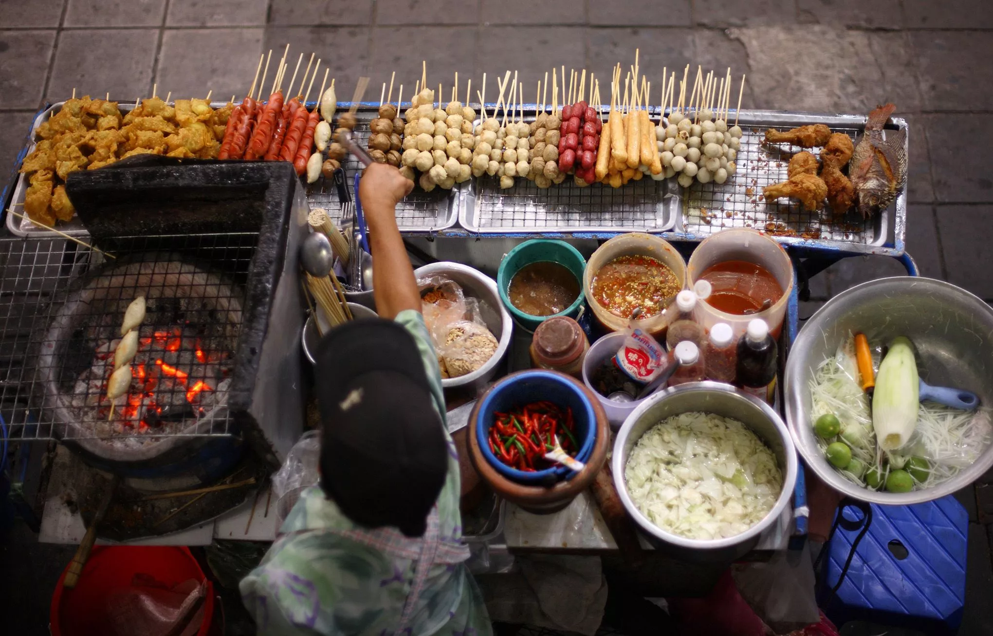 Street-Food auf thailändisch aus der mobilen Garküche