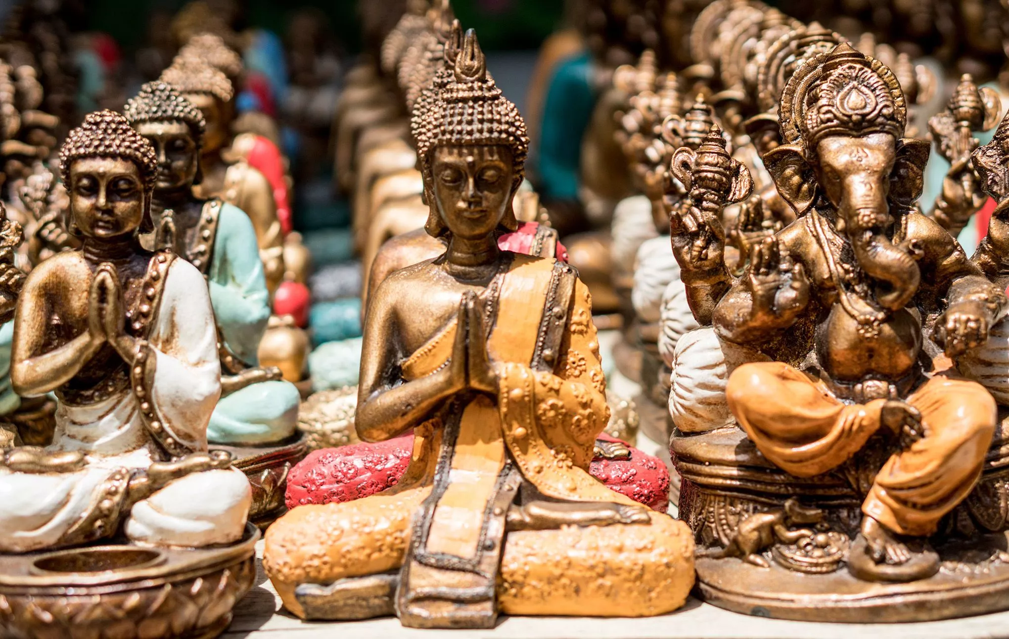 Ein beliebtes Mitbringsel aus Thailand: Buddha- und Ganesha-Figuren