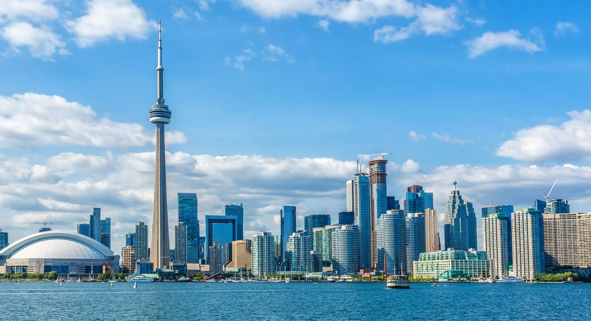 Hudson River oder Lake Ontario? Torontos Skyline mit dem markanten CN Tower mutet auf den ersten Blick wie New York an