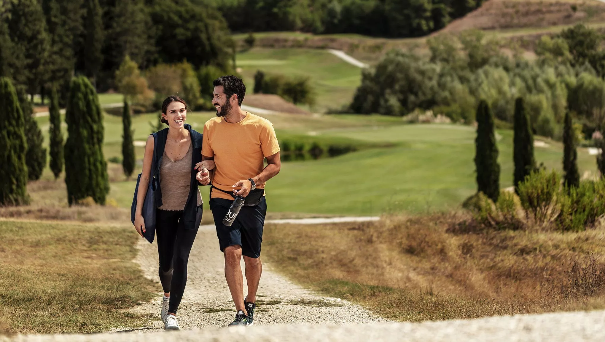 Für Erholung sorgt auch das Wandern in der sanften Hügellandschaft der Toskana