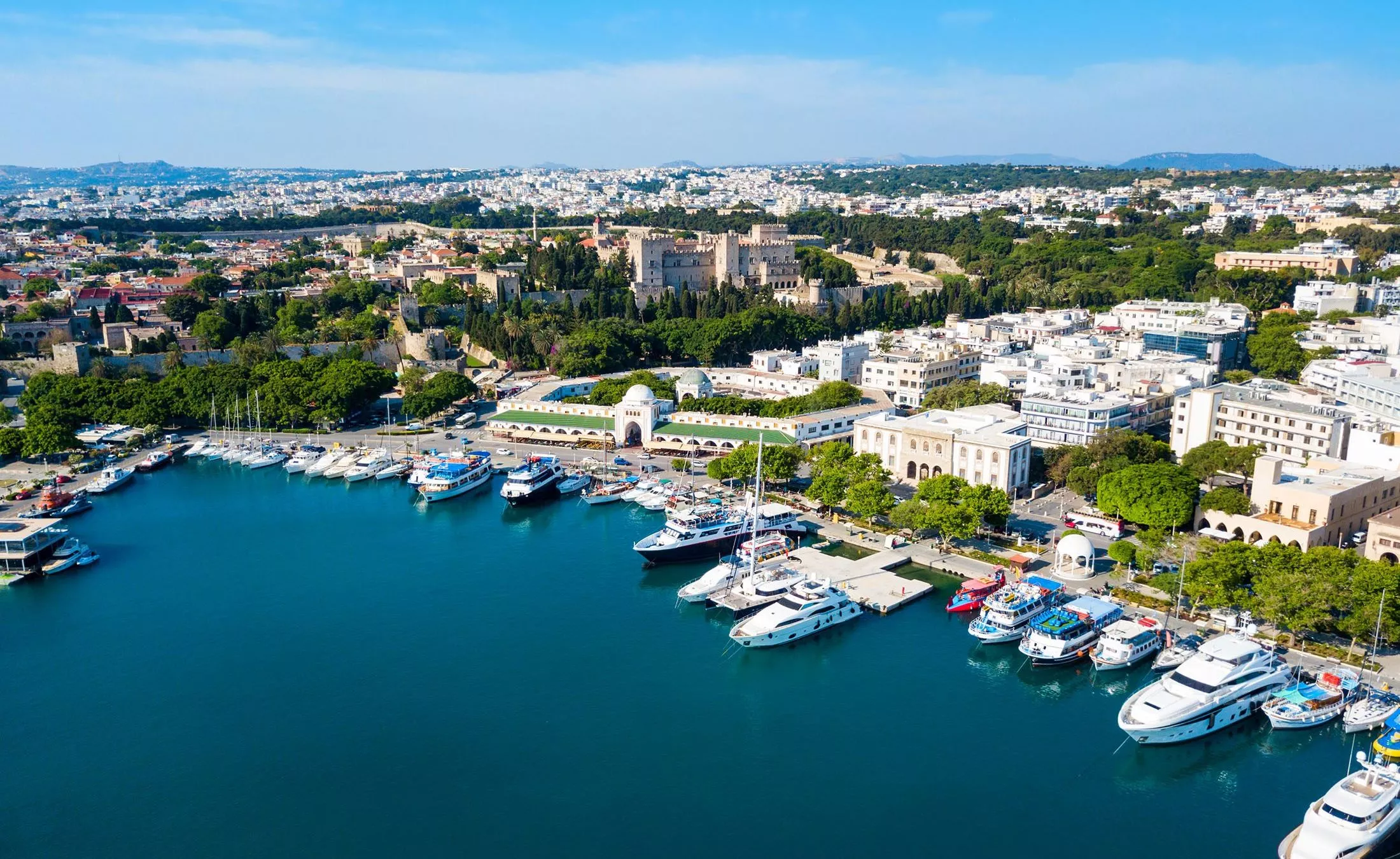 Das Kontiki-Next findet ihr im Mandraki-Hafen von Rhodos-Stadt