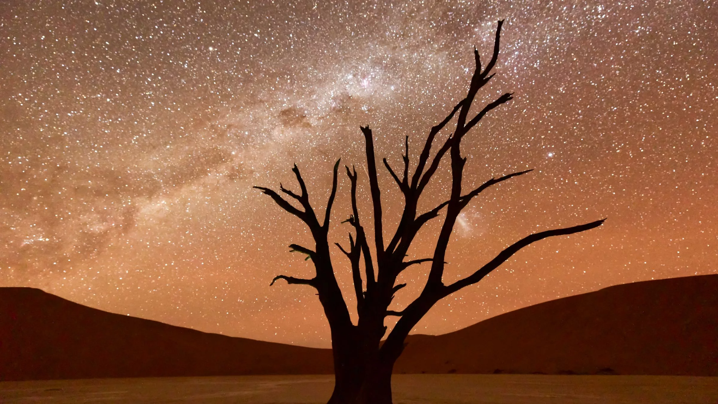 Sternenhimmel über den Dünen Namibias