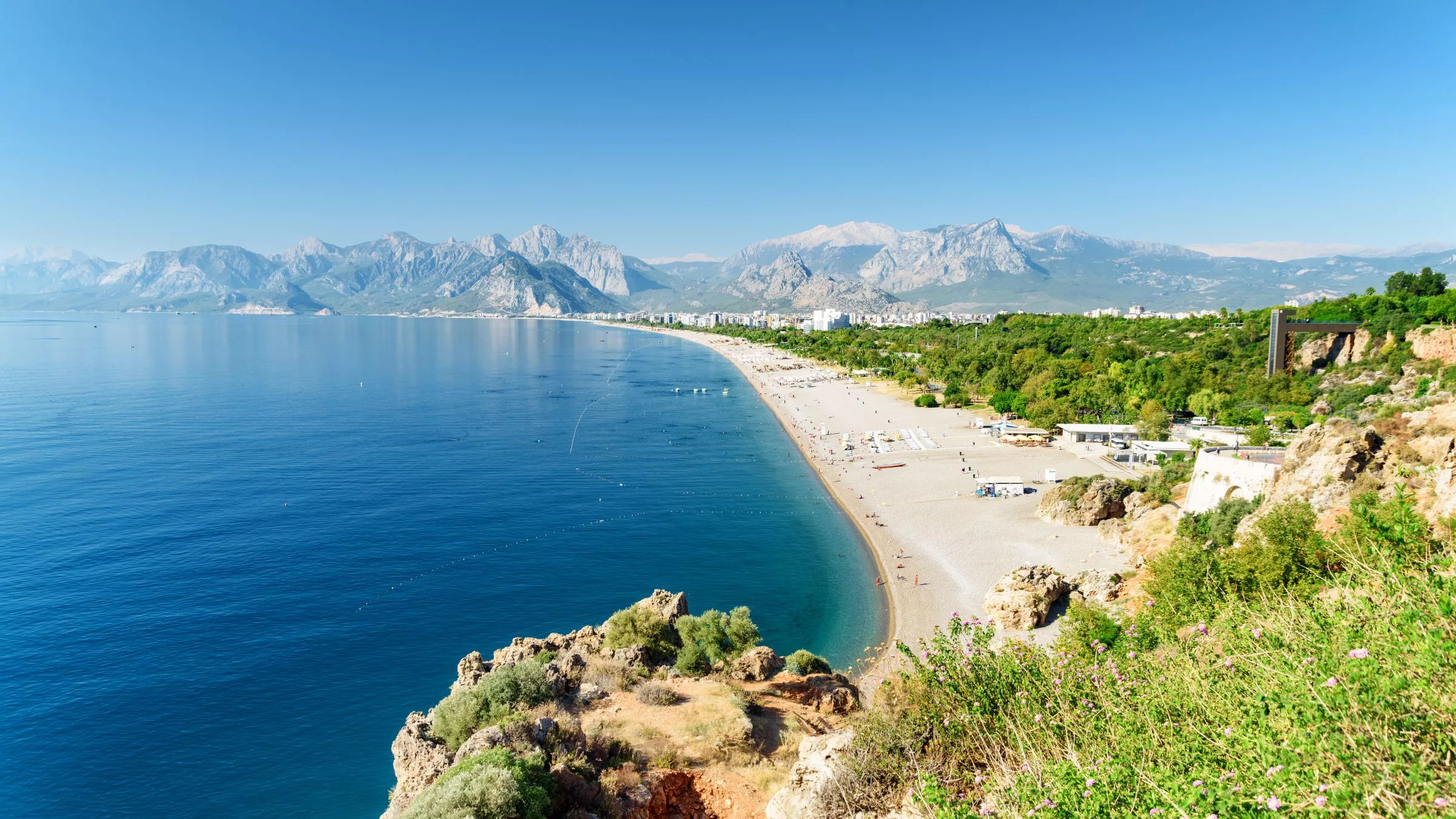 Aussicht auf den Konyaalti Beach in Antalya, Türkei