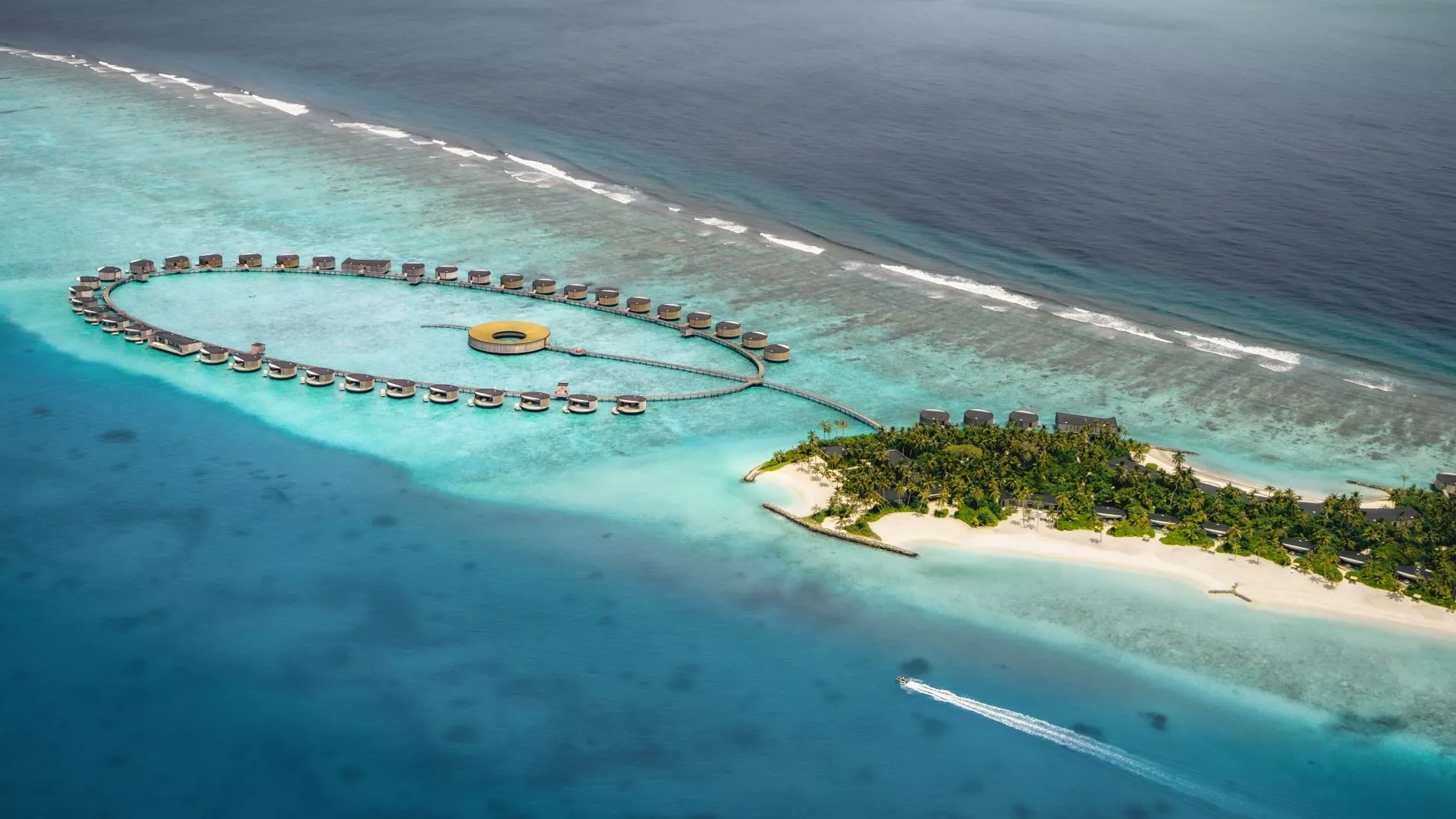 Luftaufnahme des Ritz-Carlton Fari Islands Resorts: kreisförmige Wasserbungalows, zentraler gelber Ring, türkisblaues Meer.