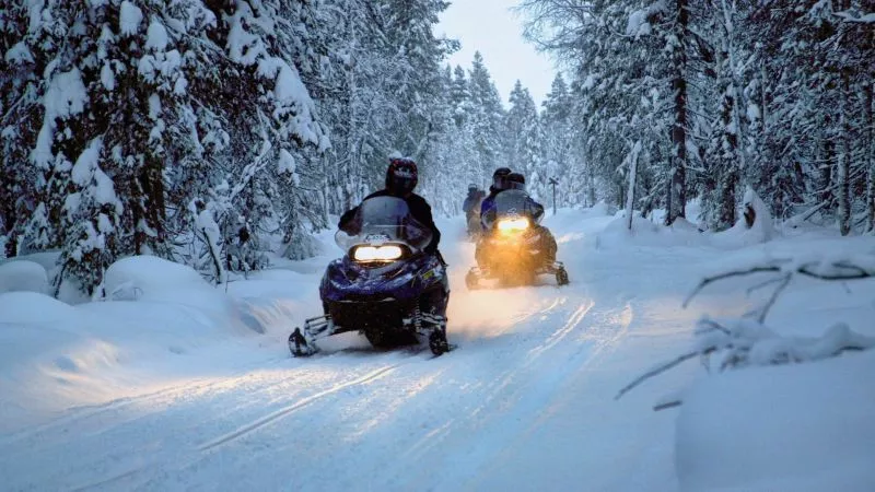 airtours private travel Finnland Lappland Motorschlitten